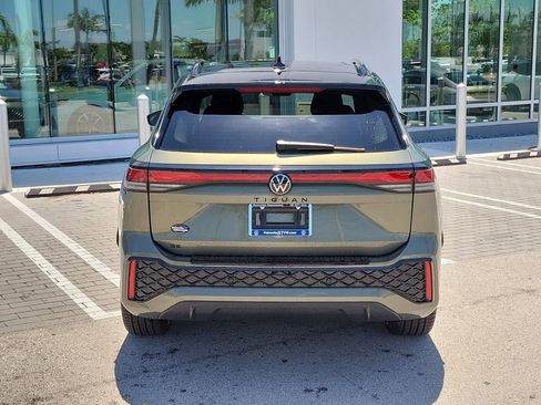 New 2026 Volkswagen Tiguan SE R-Line FWD image 4