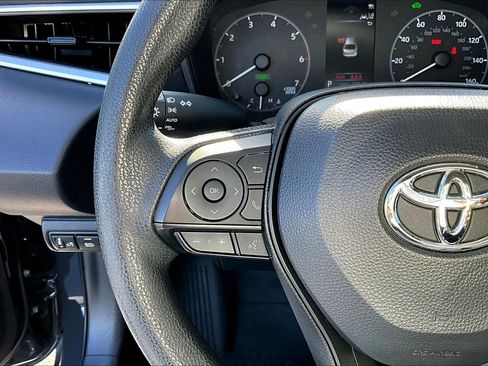 Used 2025 Toyota Corolla LE FWD image 20