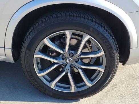 Used 2017 Volvo XC90 T6 Momentum w/ Vision Package AWD/4WD image 16