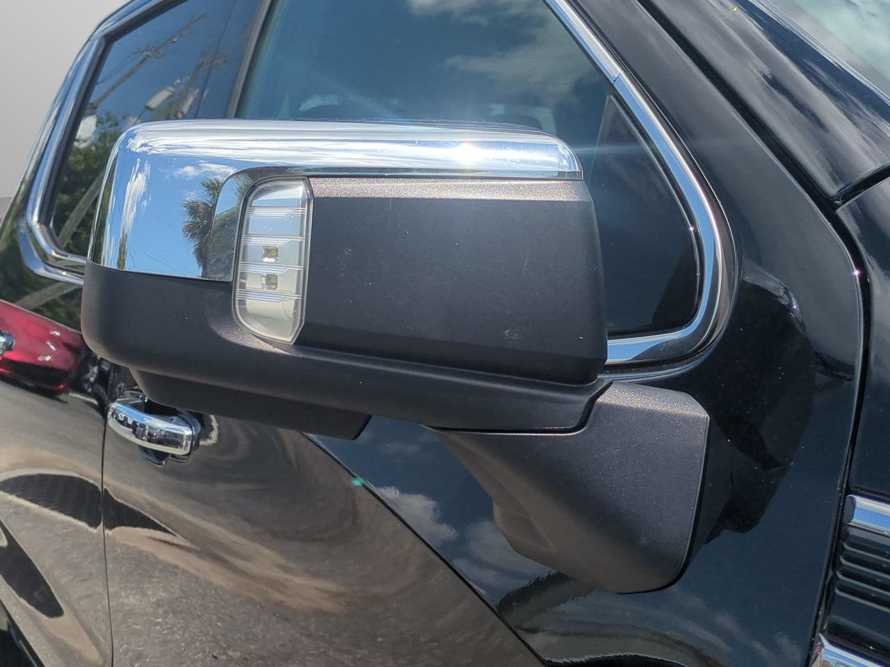 Used 2025 GMC Sierra 1500 SLT RWD image 28