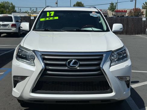 Used 2017 Lexus GX 460 image 2