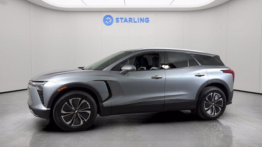 Used 2024 Chevrolet Blazer EV LT AWD/4WD image 3