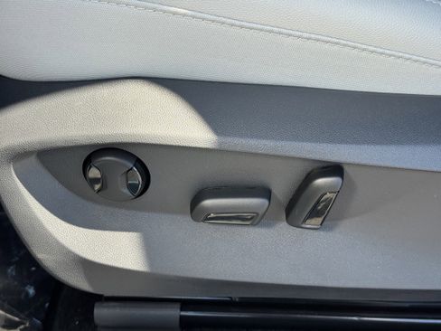 New 2025 Volkswagen Taos SE image 18