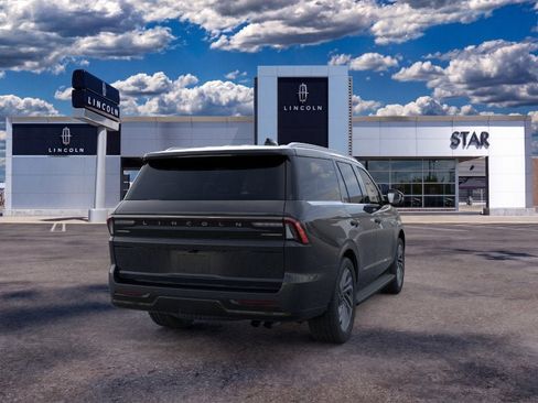 New 2026 Lincoln Navigator Premiere AWD/4WD image 8