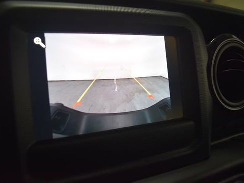 Certified 2022 Jeep Gladiator Sport image 16