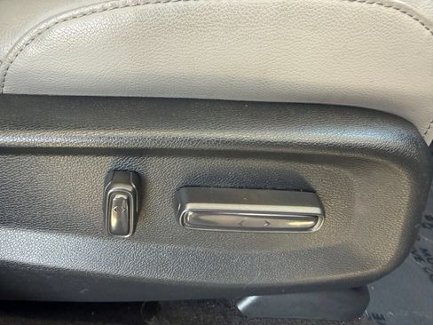 Used 2017 Honda CR-V Touring image 38