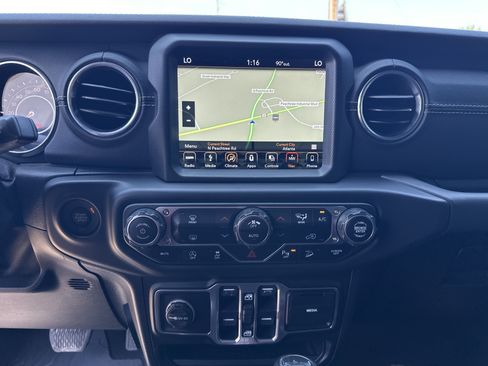 Used 2018 Jeep Wrangler Unlimited Sahara AWD/4WD image 30