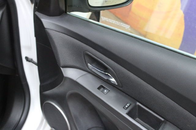 Used 2015 Chevrolet Cruze LT FWD image 11