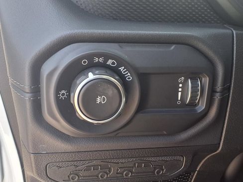 Used 2024 Jeep Wrangler Unlimited Rubicon AWD/4WD image 10