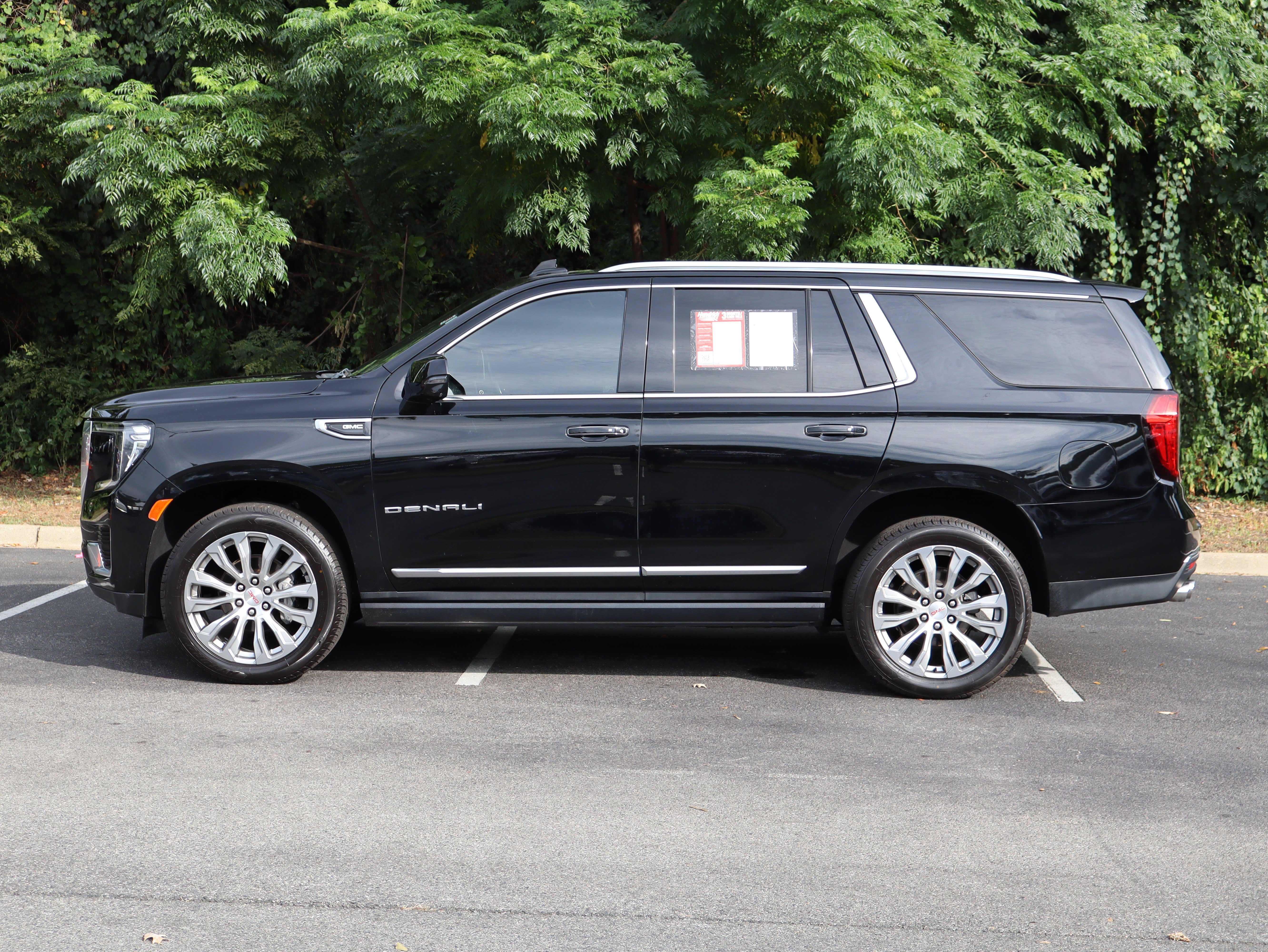 Used 2021 GMC Yukon Denali w/ Denali Premium Package RWD image 6