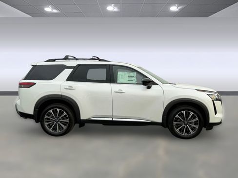 New 2026 Nissan Pathfinder Platinum AWD/4WD image 8