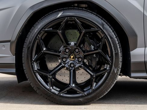 Used 2024 Lamborghini Urus Performante AWD/4WD image 14