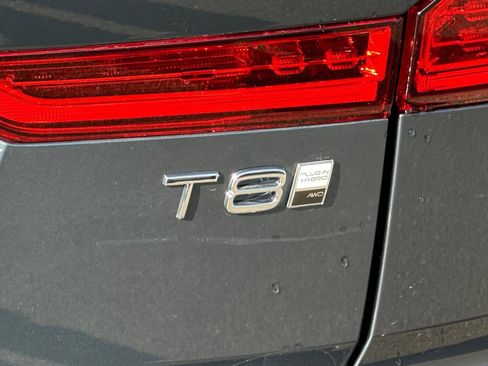 Certified 2025 Volvo XC60 T8 Plus w/ Protection Package Premier image 32