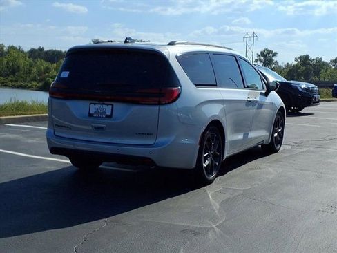 New 2026 Chrysler Pacifica Limited w/ S Appearance Package FWD image 18