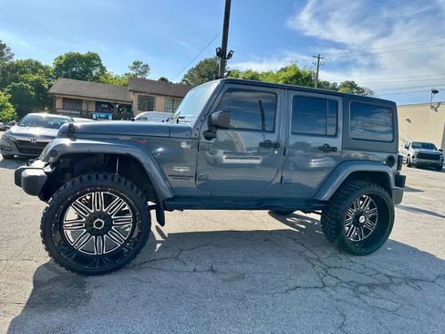 Used 2015 Jeep Wrangler Unlimited Sahara w/ Connectivity Group AWD/4WD image 4