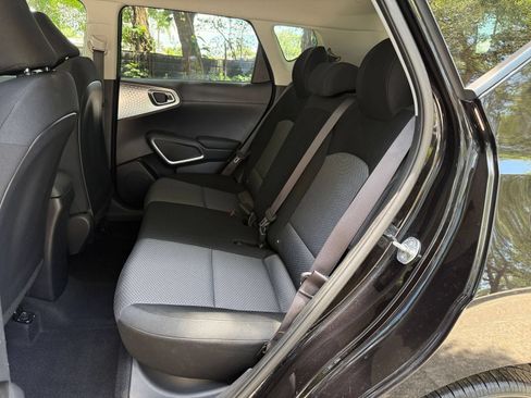 Used 2025 Kia Soul LX w/ LX Technology Package FWD image 36