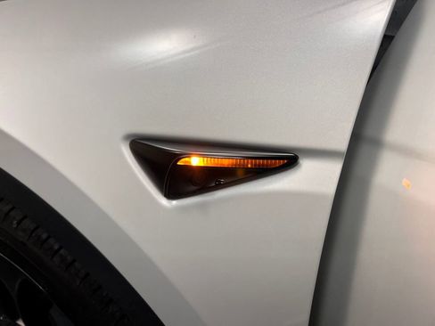 Used 2023 Tesla Model Y Performance AWD/4WD image 21