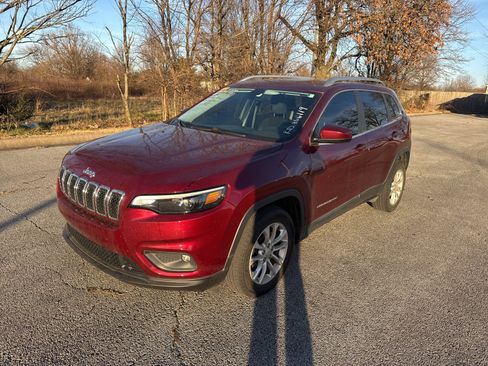 Used 2019 Jeep Cherokee Latitude w/ Popular Appearance Group image 1