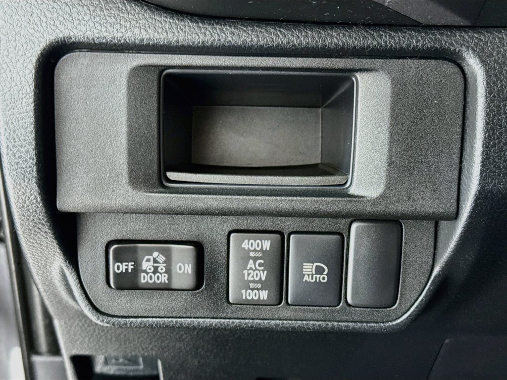 Used 2019 Toyota Tacoma TRD Sport AWD/4WD image 11