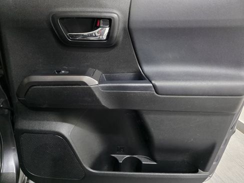 Used 2021 Toyota Tacoma TRD Off-Road AWD/4WD image 12