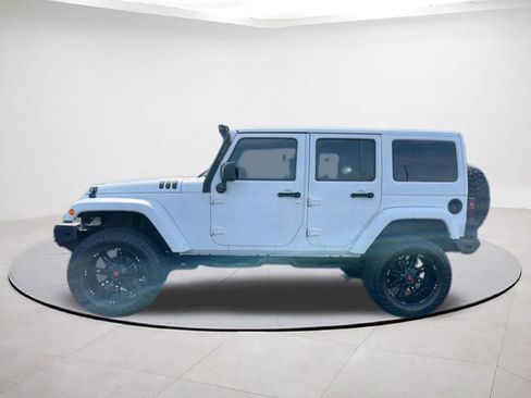 Used 2017 Jeep Wrangler Unlimited Sahara w/ Dual Top Group AWD/4WD image 4