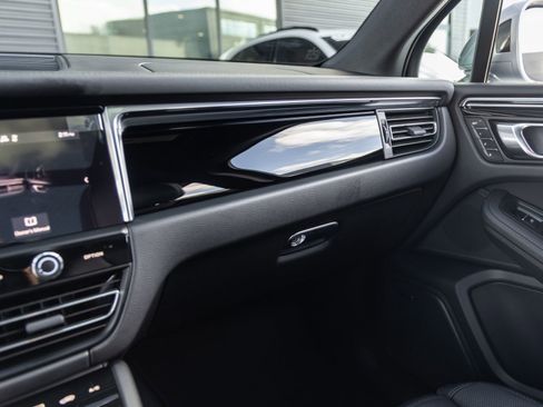 Certified 2026 Porsche Macan AWD/4WD image 32