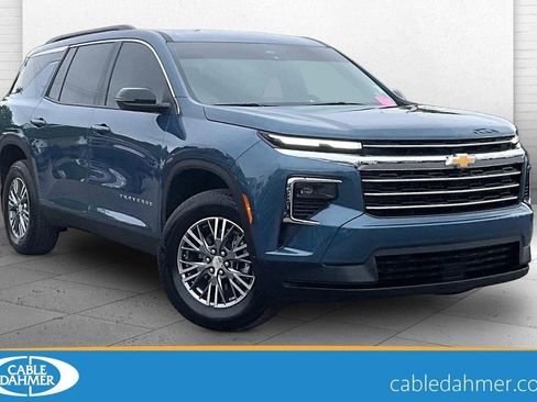Used 2025 Chevrolet Traverse LT w/ LPO, Floor Liner Package AWD/4WD image 1