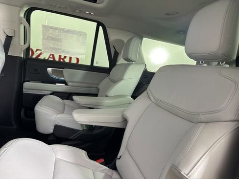 New 2025 Ford Expedition Max Platinum w/ Driver's Package image 17