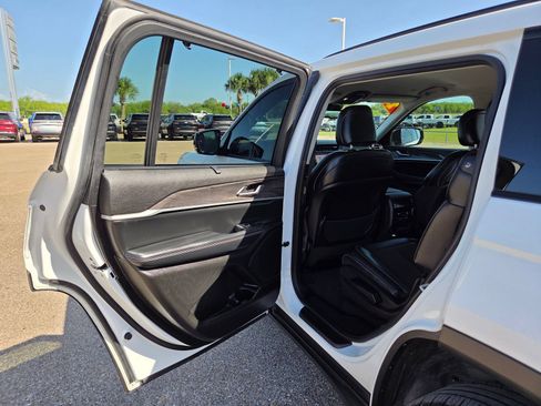 Used 2024 Jeep Grand Cherokee L Limited w/ Luxury Tech Group II RWD image 14