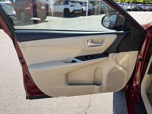 Used 2017 Toyota Camry XLE w/ Moonroof Package image 22