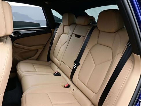 Used 2025 Porsche Macan image 14