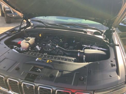 Used 2023 Jeep Grand Cherokee L Limited w/ Luxury Tech Group II image 34