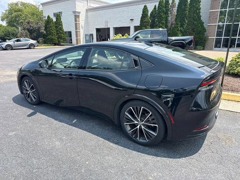 Used 2023 Toyota Prius XLE FWD image 3