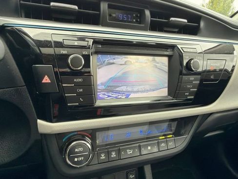 Used 2014 Toyota Corolla LE FWD image 17