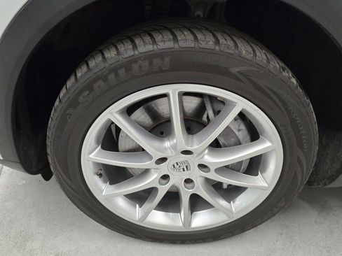 Used 2021 Porsche Cayenne Coupe image 9