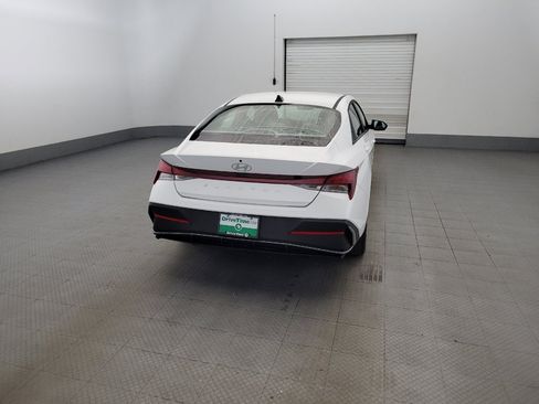 Used 2025 Hyundai Elantra SE w/ Cargo Package FWD image 7