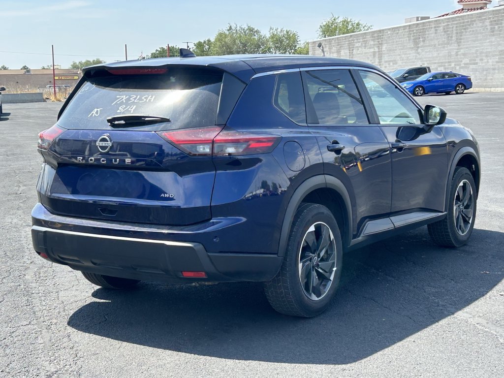 Used 2025 Nissan Rogue SV AWD/4WD image 3