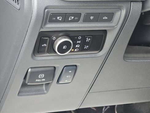 Used 2023 Ford F150 Lariat w/ Trailer Tow Package image 9