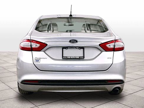 Used 2016 Ford Fusion SE FWD image 4
