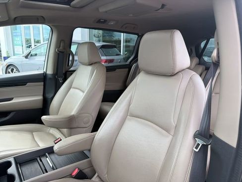 Used 2023 Honda Odyssey Touring image 11