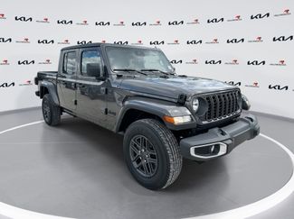 Used 2024 Jeep Gladiator Sport video 1