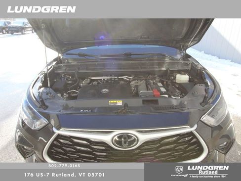 Used 2022 Toyota Highlander XLE image 29