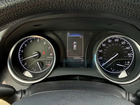 Used 2018 Toyota Camry LE image 6