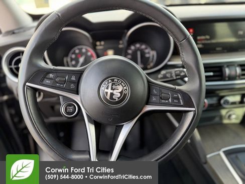 Used 2018 Alfa Romeo Stelvio Ti image 2