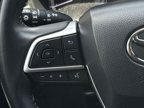 Used 2023 Toyota Highlander LE FWD image 14