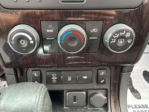 Used 2015 Chevrolet Traverse LT w/ Style and Technology Package FWD image 23