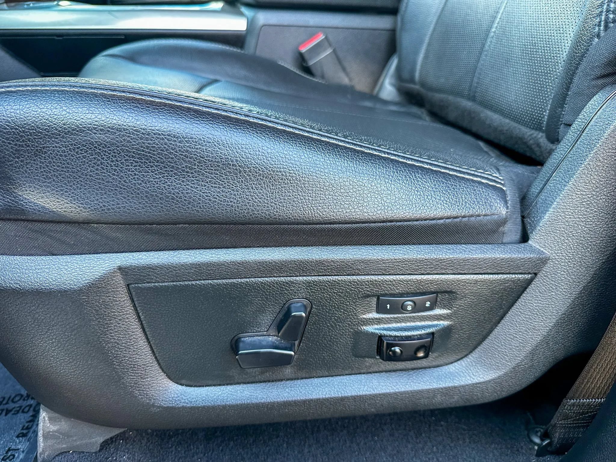Used 2018 RAM 1500 Laramie w/ Convenience Group AWD/4WD image 14