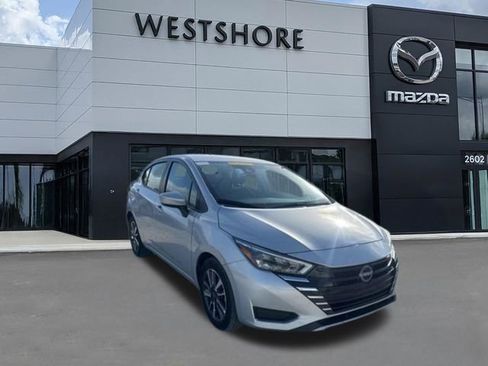 Used 2025 Nissan Versa SV image 1