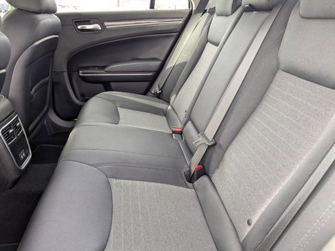 Used 2019 Chrysler 300 Touring w/ Chrome Appearance Package image 13