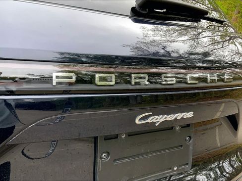 Used 2022 Porsche Cayenne AWD/4WD image 29